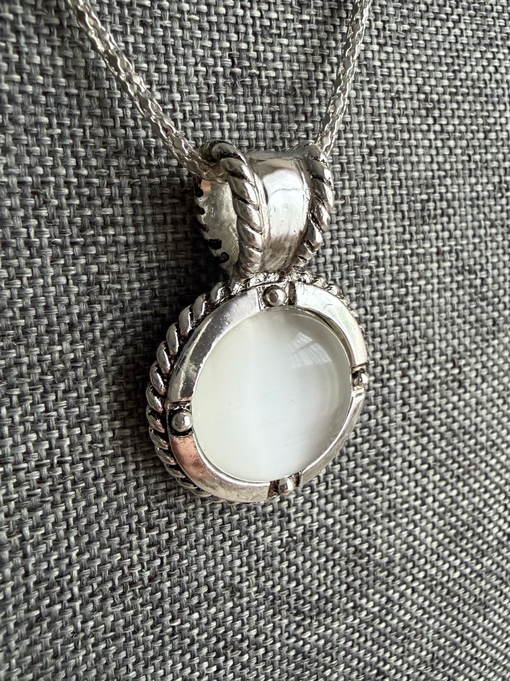 RMN Roman Silver Tone Designer Pendant with Chain Costume Jewelry - Picture 3 of 4